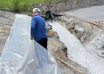 В северной части Миасса обновляют ливневую канализацию и асфальт