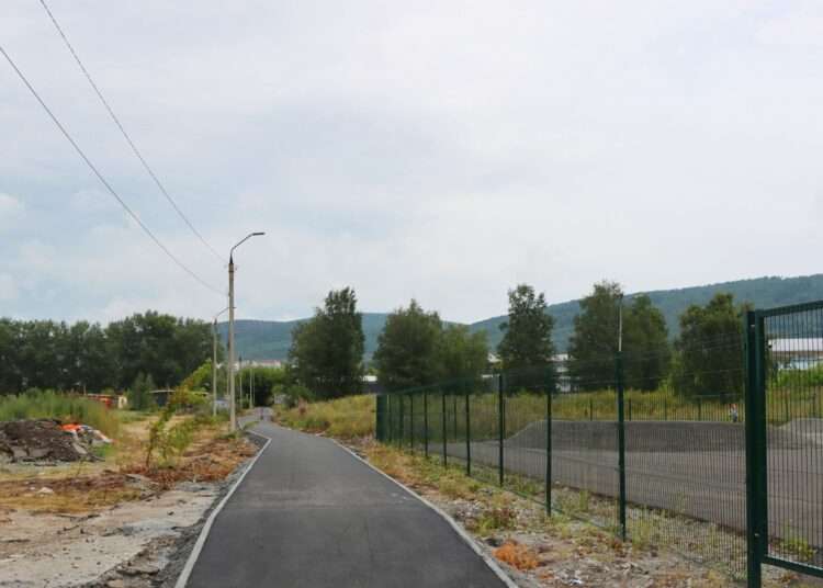 Завершается благоустройство тротуара в центральной части Миасса