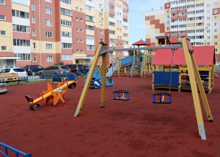 В Миассе продолжают благоустраивать дворы