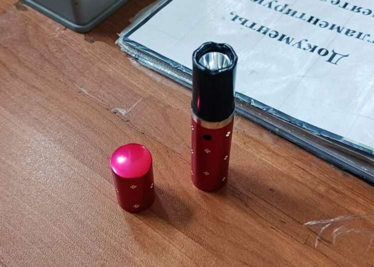 Помаду с электрошокером внутри взяла с собой в суд жительница Миасса