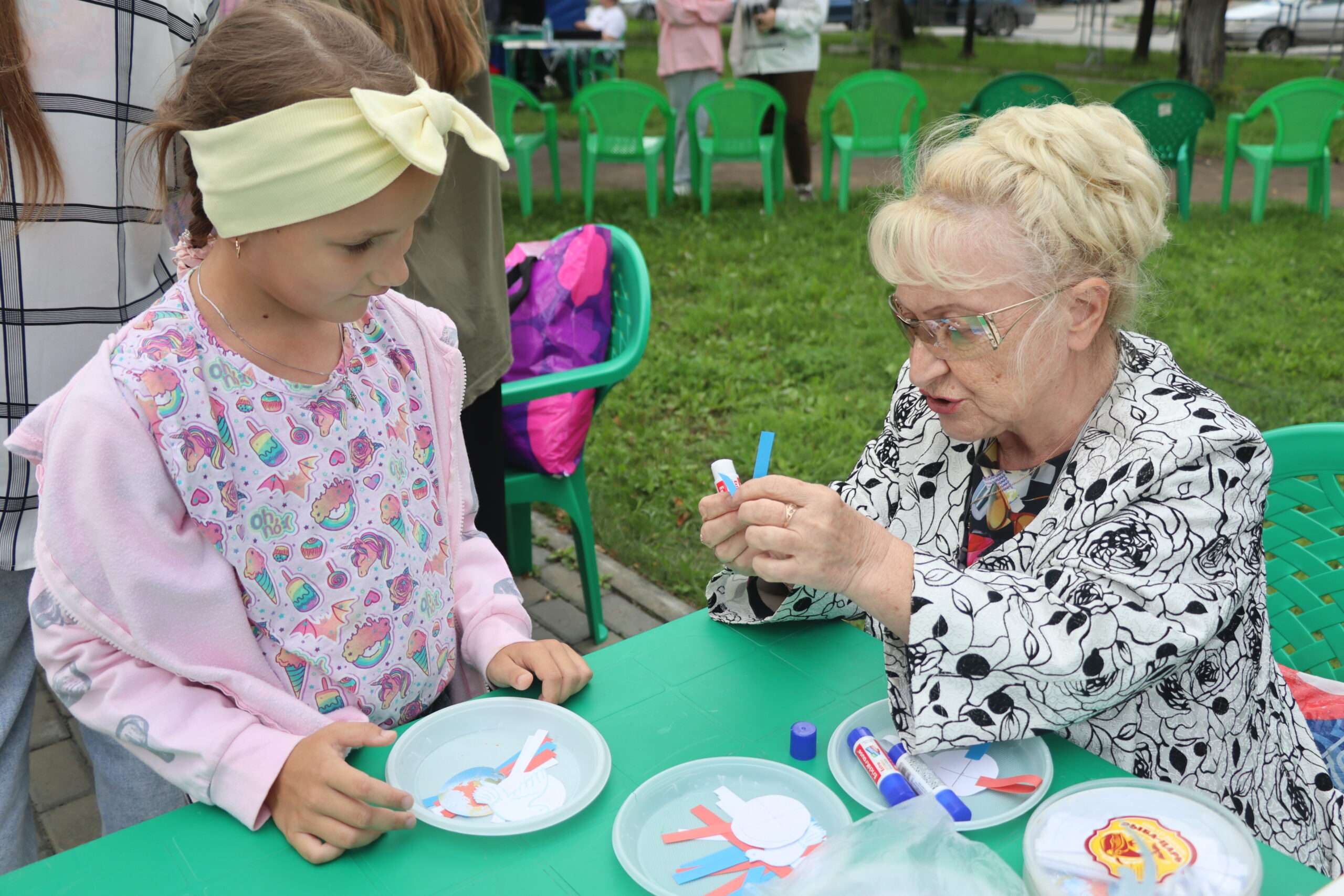 «Мы поднимаем наш флаг!»: в Миассе отметили День Государственного флага России