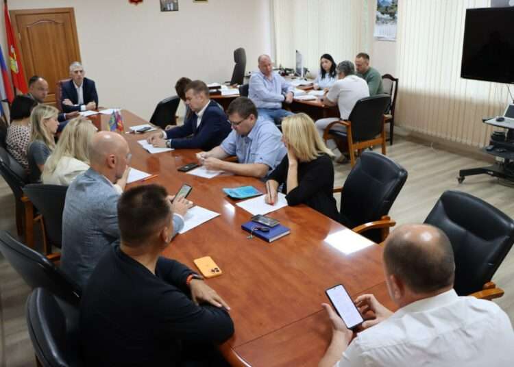 Проектирование ледовых городков и благоустройство набережной обсудили в Миассе