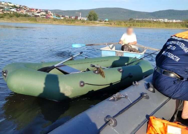 Рыбака выловили из воды на Поликарповском пруду