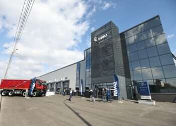 В Челябинске открылся первый в России за пределами Москвы сервисный центр KAMAЗ