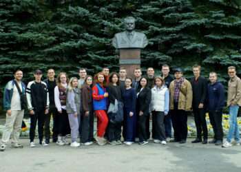 Дружной компанией