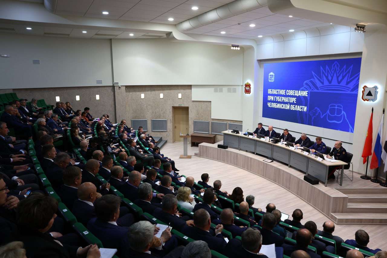 Алексей Текслер провел областное совещание с членами регионального правительства и главами муниципалитетов