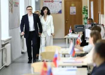 Алексей Текслер проголосовал на выборах вместе с супругой Ириной