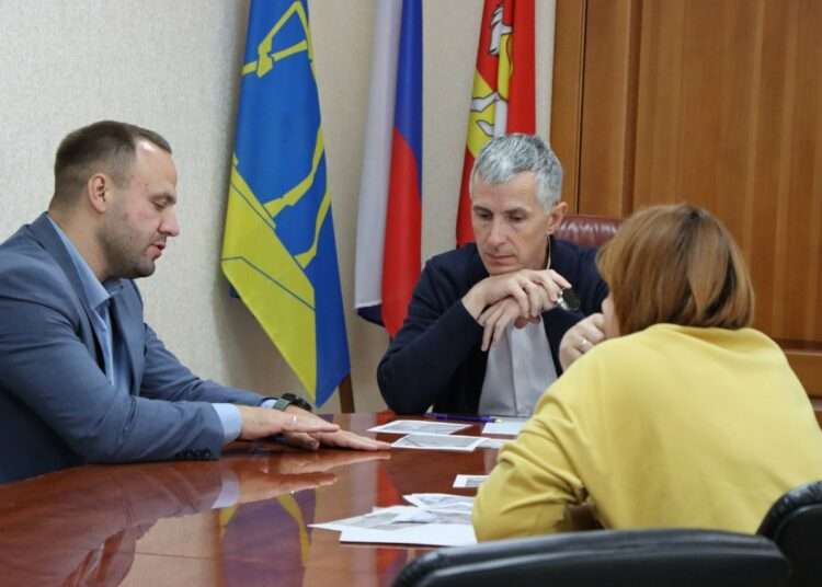 Неисполнение судебных решений и споры соседей: с чем пришли жители Миасса на прием к главе?