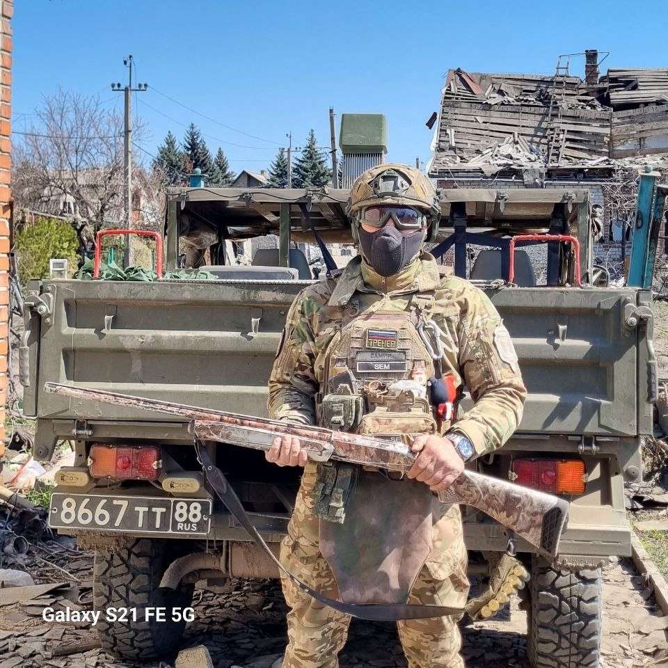 Герой и девочка