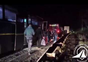 Автобус с пассажирами врезался в грузовик под Миассом