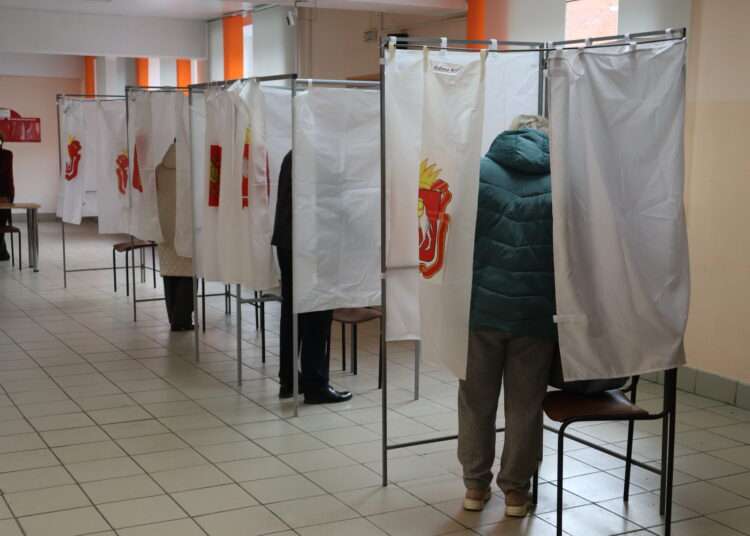 На 12.00 явка избирателей в Челябинской области составила 3,73%