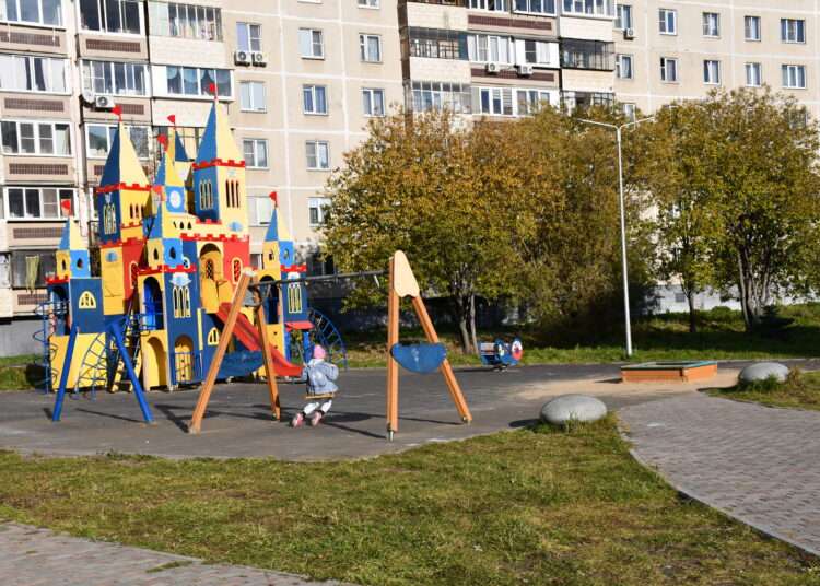 Без ухабов и обрывов: благоустроена территория у дома № 35 на улице Лихачёва