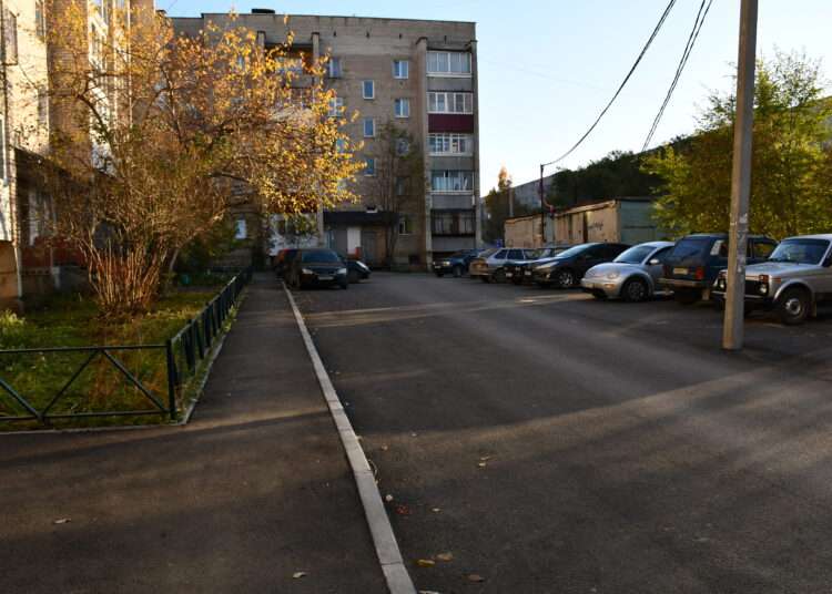 Двор на МЖК, 5 облагородили в рамках инициативного бюджетирования