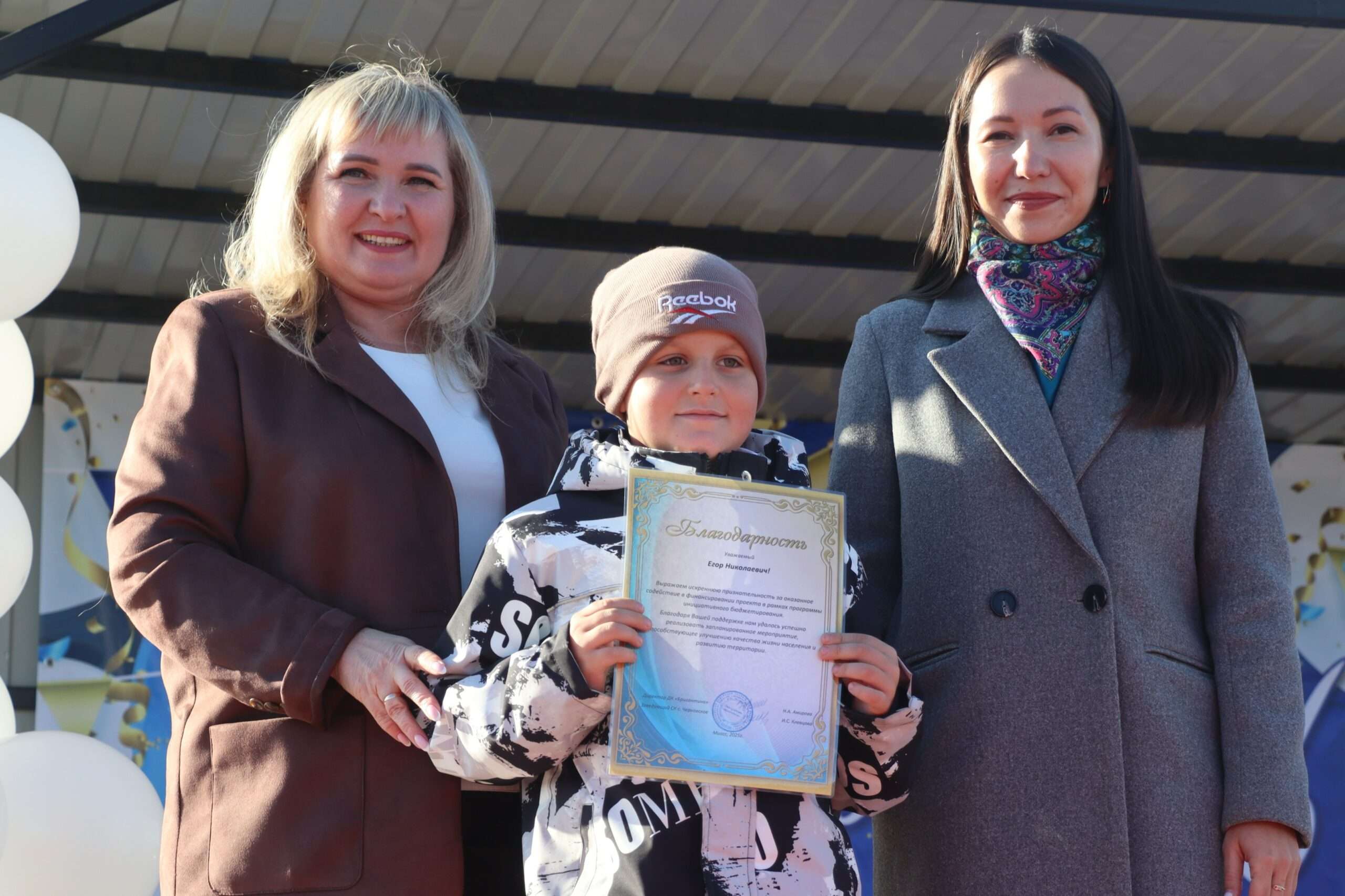 Благоустроенная площадь перед сельским клубом в Черновском стала подарком для жителей в День села