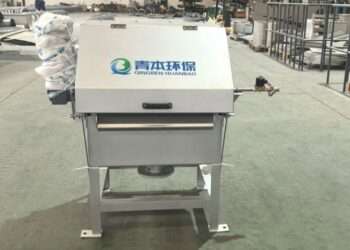 Демонтаж старого ограждения завершен в поселке Хребет