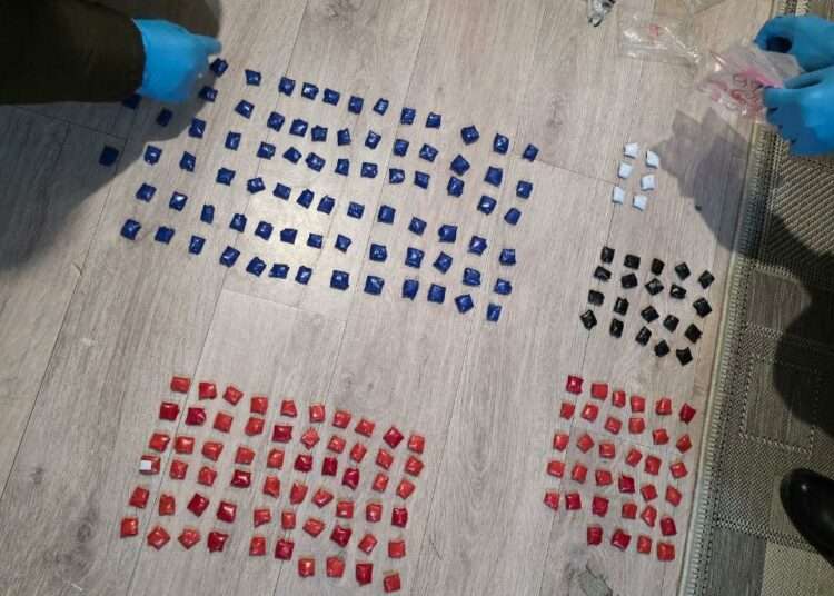 23-летний парень задержан с крупной партией наркотиков в Миассе