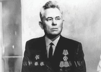 «Могучая жизнь комиссара»