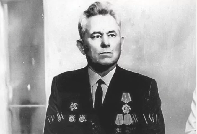 «Могучая жизнь комиссара»