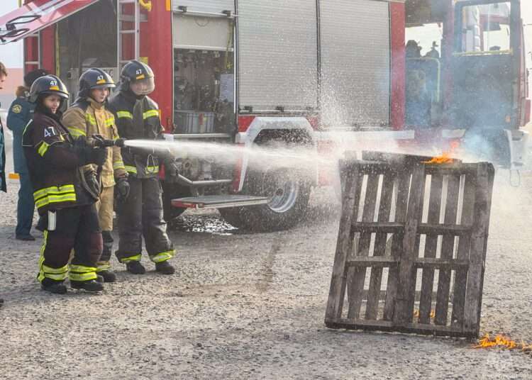 Будущие педагоги потушили возгорание в Миассе