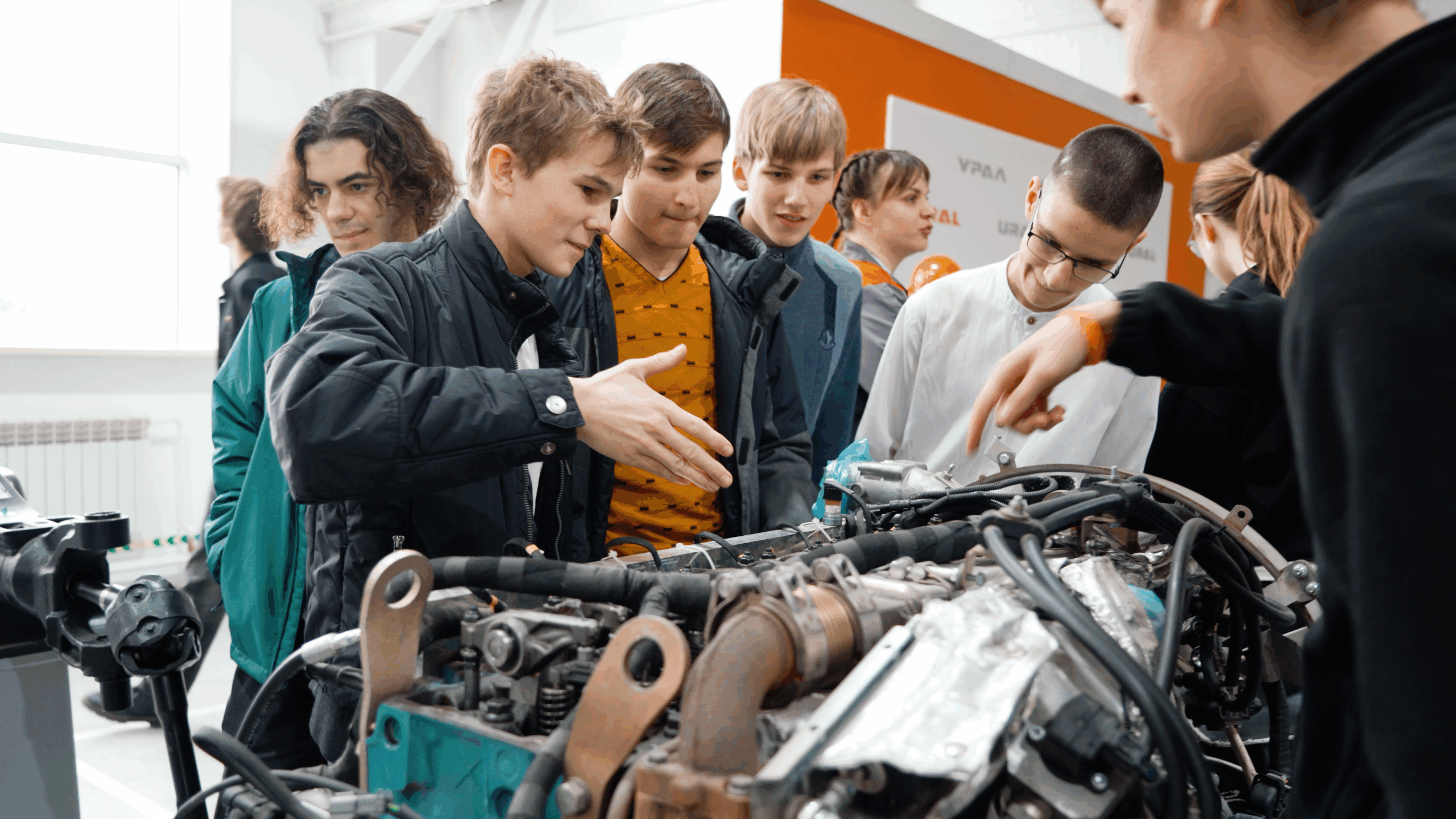 Будущие инженеры, технологи и механики познакомились с автомобильным заводом «Урал»