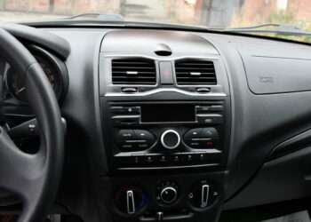 Где в салоне вашего автомобиля прячутся самые грязные места?