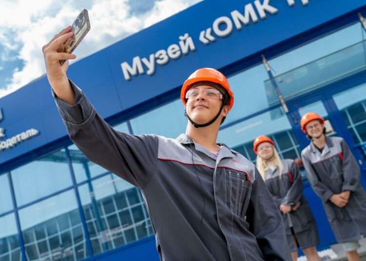 Челябинский завод помог открыть инженерный класс в школе Новосинеглазово