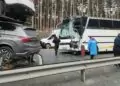 Автобус с 51 ребенком столкнулся с автовозом под Миассом photo_2025-11-14_14-21-02
