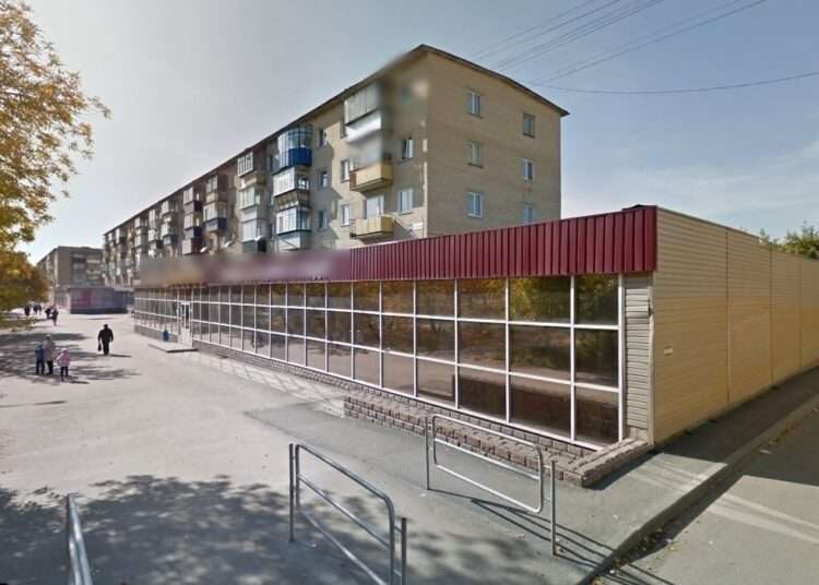 Жительница Миасса прорубила дверь на крышу и поплатилась