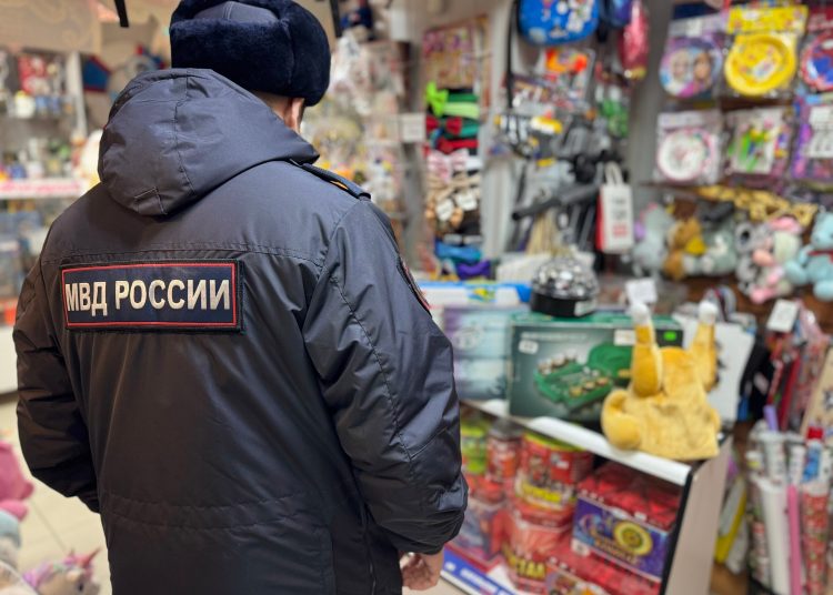 Рейды по точкам продажи пиротехники проходят в Миассе