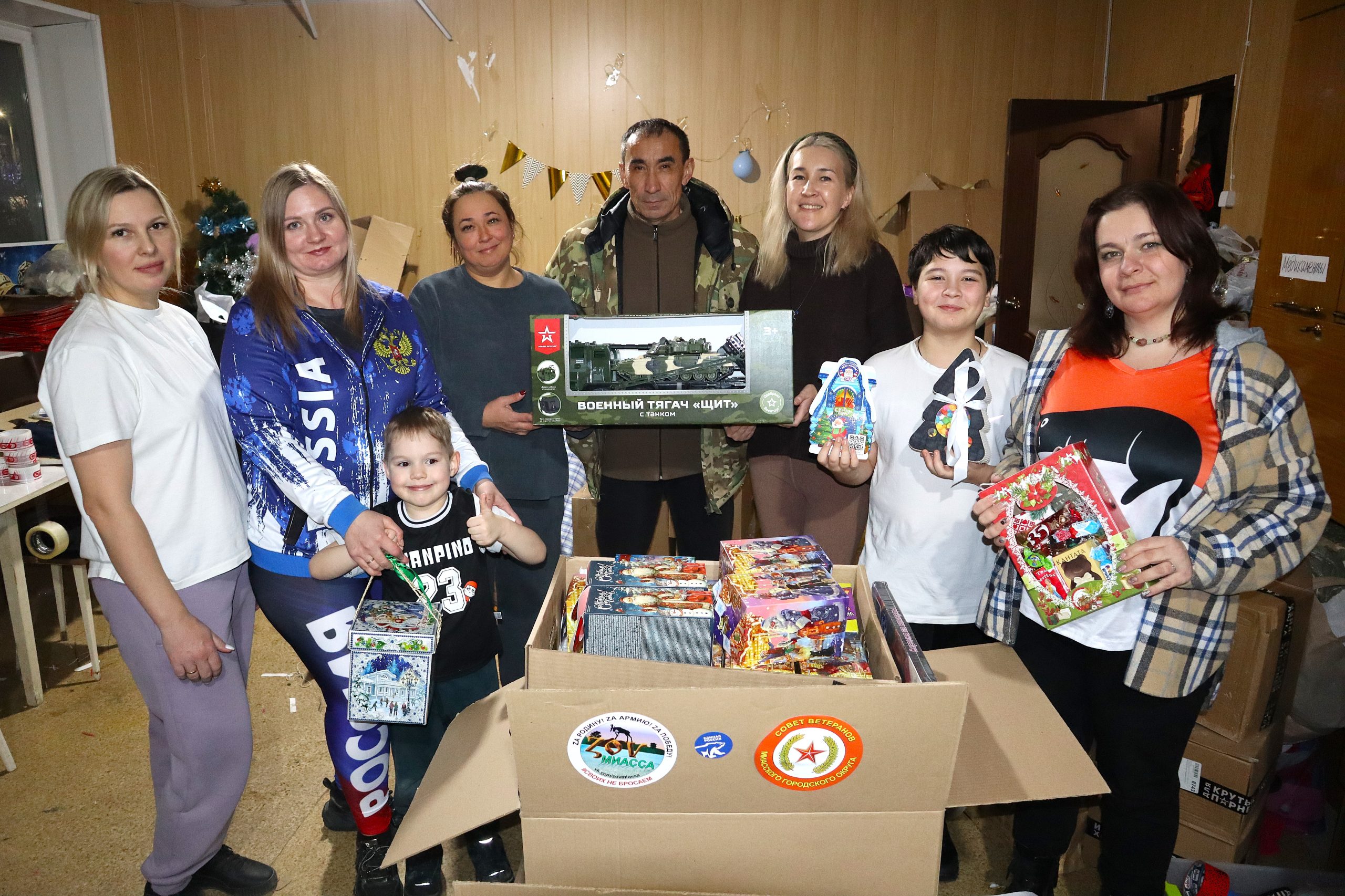 Новогодние подарки для бойцов и детей Донбасса собирают в Миассе