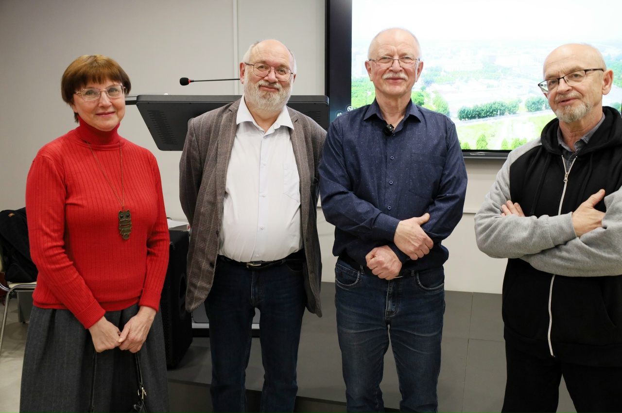 Скоростные электрички, висячий монастырь и воздушные змеи