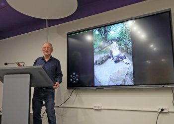 Скоростные электрички, висячий монастырь и воздушные змеи