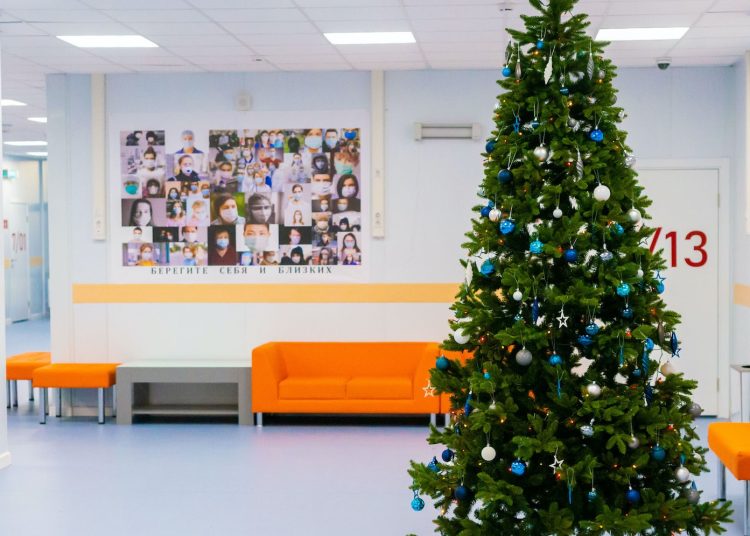 Работники челябинского завода исполнили мечту подростка с тяжелым заболеванием