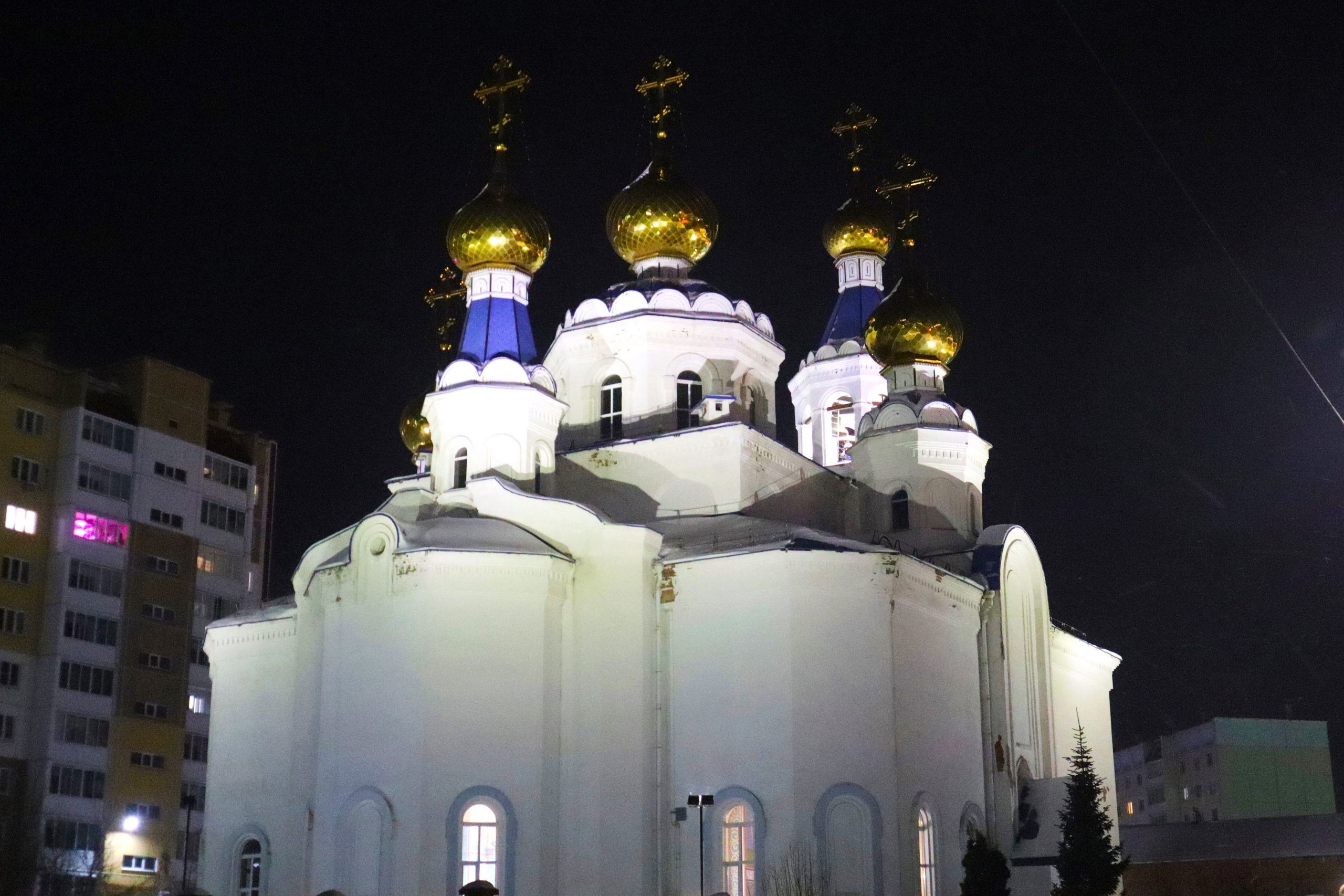 Верующие отмечают светлый праздник Рождества Христова!