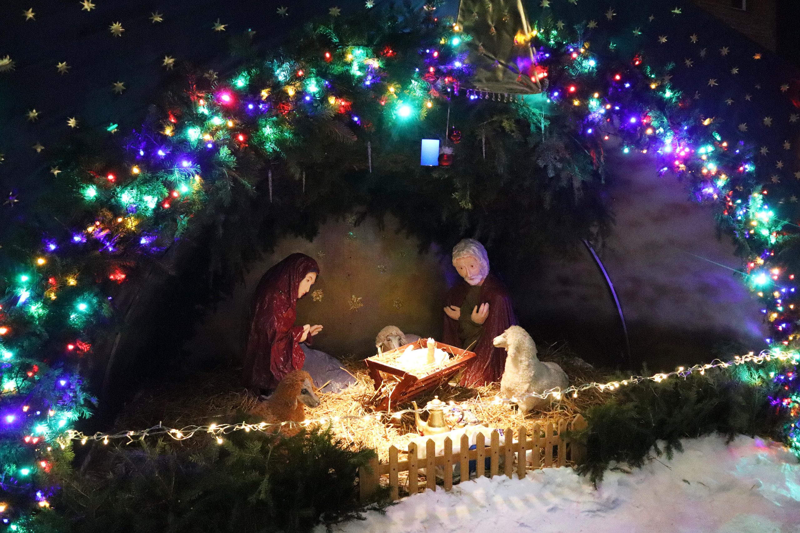 Верующие отмечают светлый праздник Рождества Христова!