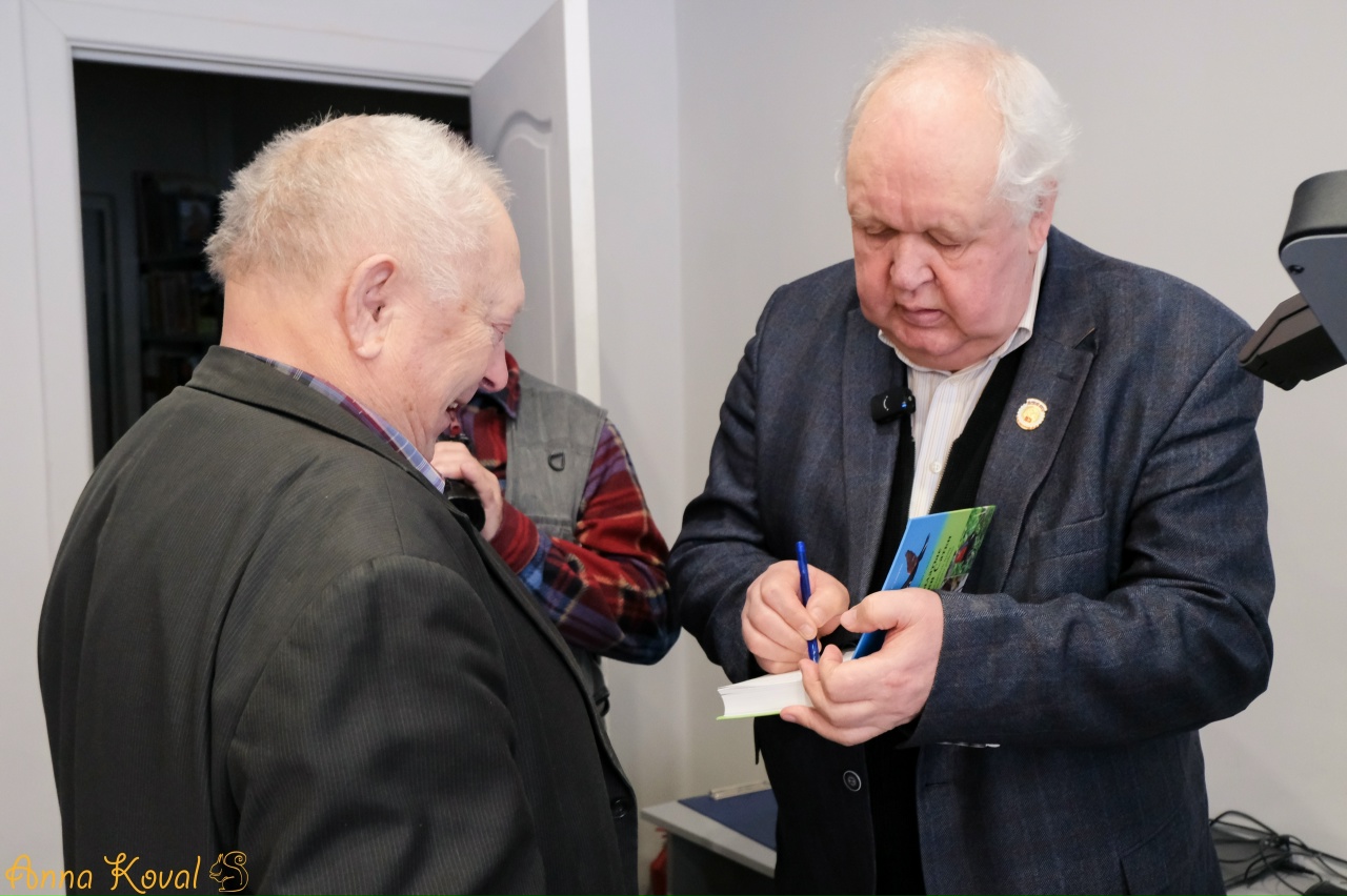 Писатель и фотограф Владимир Садырин представил в Либединке новые книги