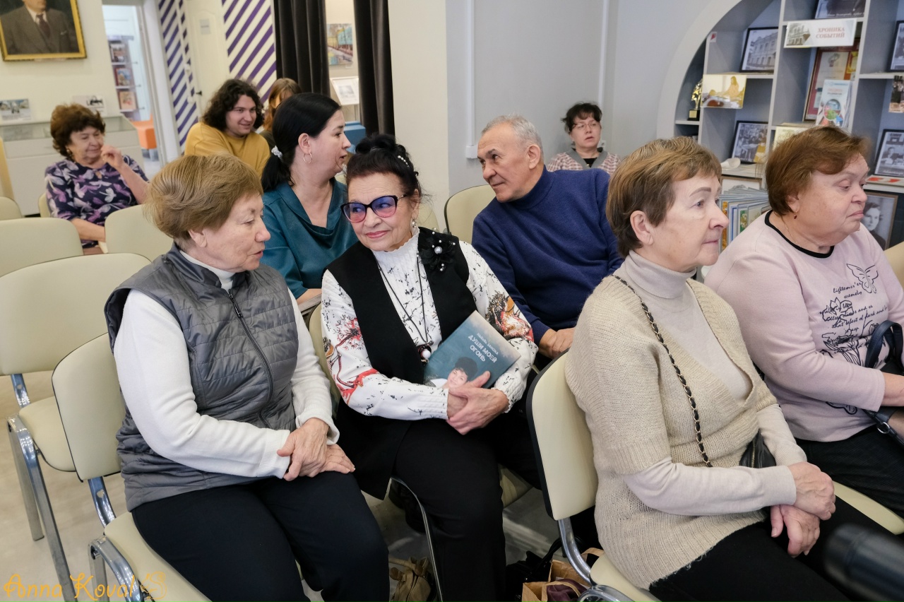 Писатель и фотограф Владимир Садырин представил в Либединке новые книги