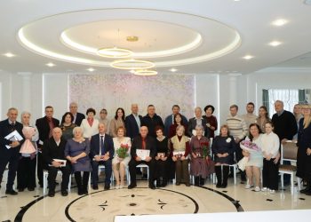 Любовь, проверенная временем: в Миассе вручили награды «Семейное счастье»