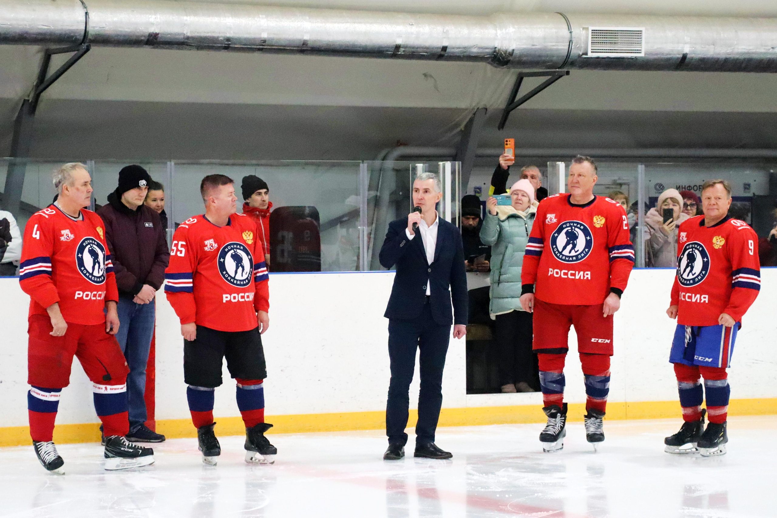 В Миассе скрестили клюшки легенды советского и миасского хоккея