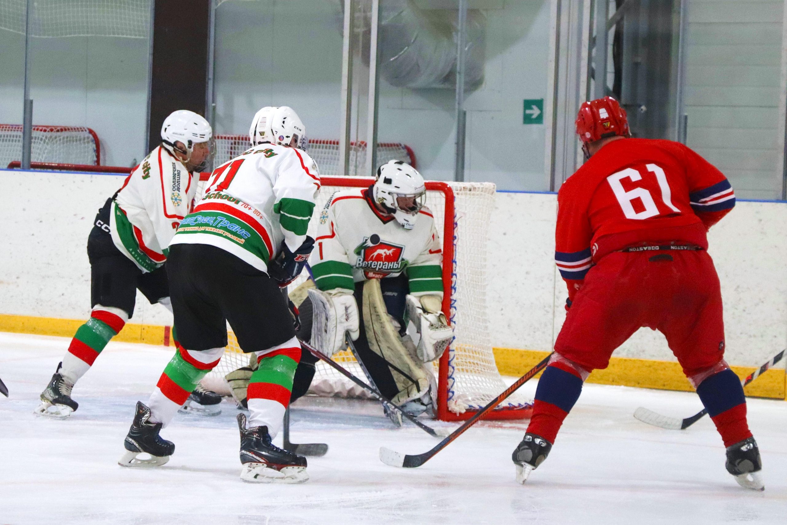 В Миассе скрестили клюшки легенды советского и миасского хоккея