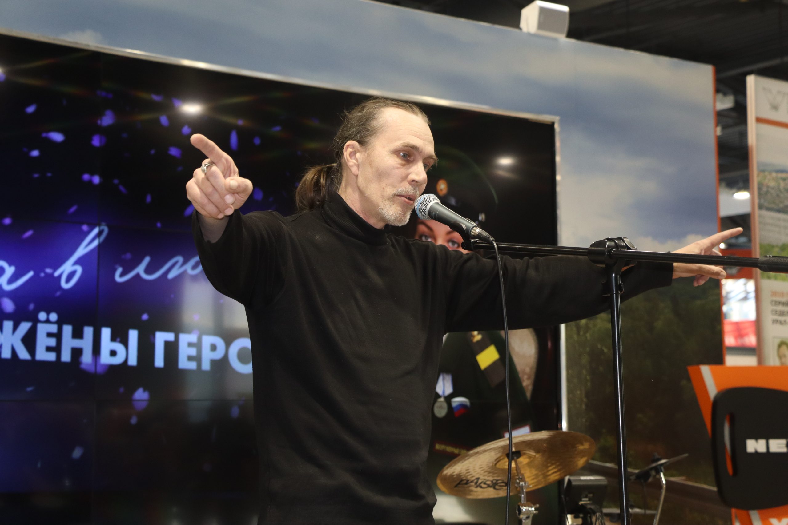 «О мужестве! О доблести! О чести!»: в музее автозавода прошел патриотический концерт