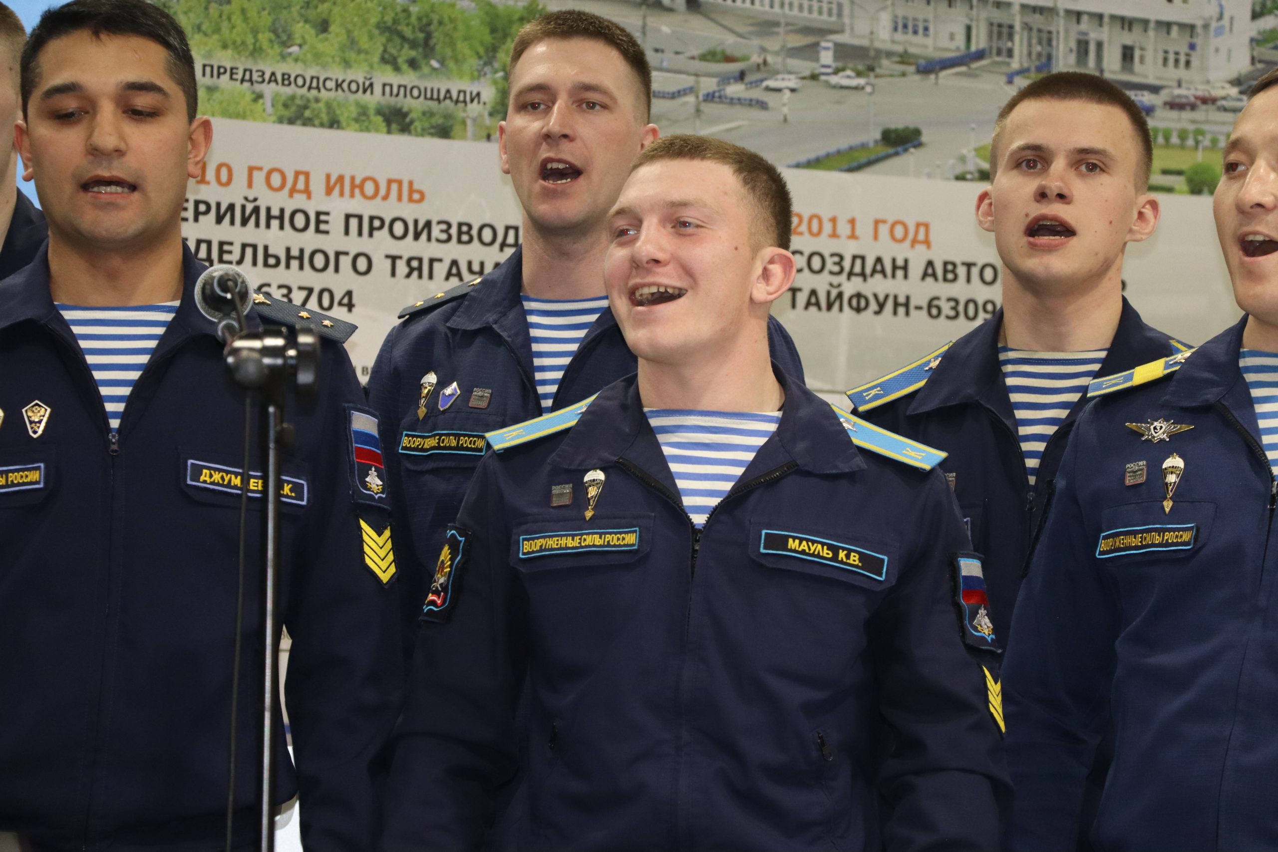 «О мужестве! О доблести! О чести!»: в музее автозавода прошел патриотический концерт