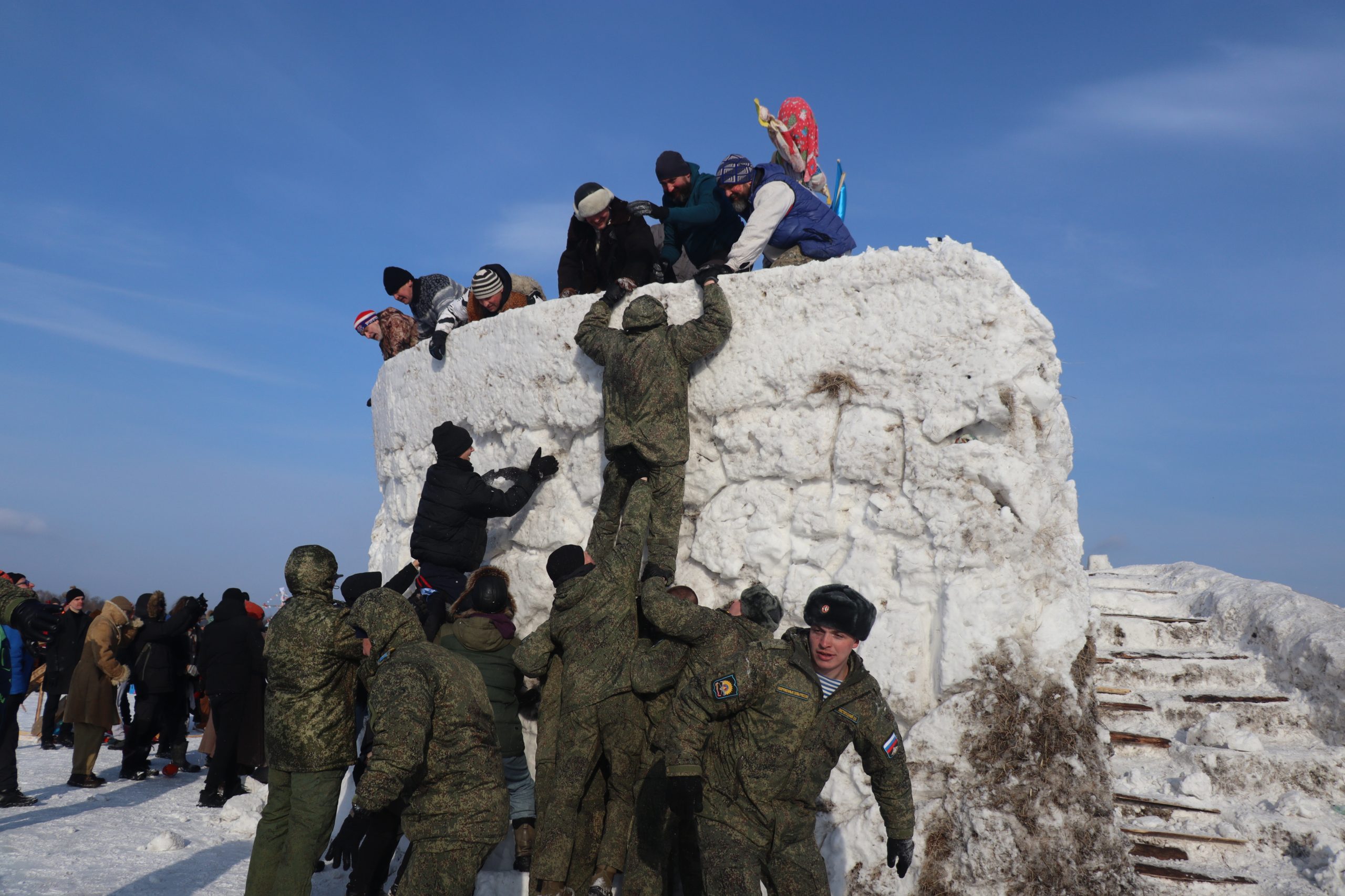 "Гори-гори ясно!" Ой, да широко, ох, да раздольно прошла Масленица в Миассе!