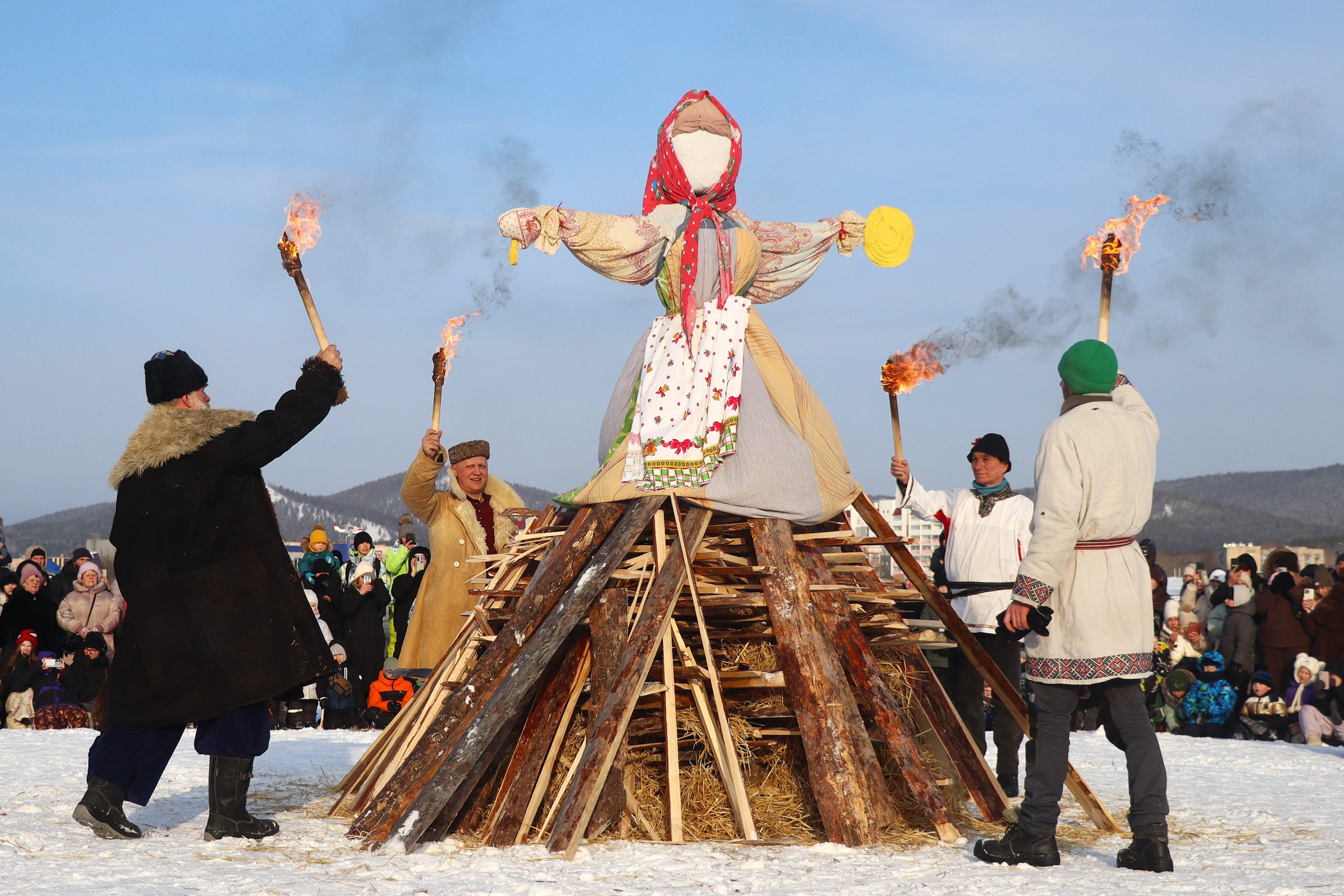 "Гори-гори ясно!" Ой, да широко, ох, да раздольно прошла Масленица в Миассе!