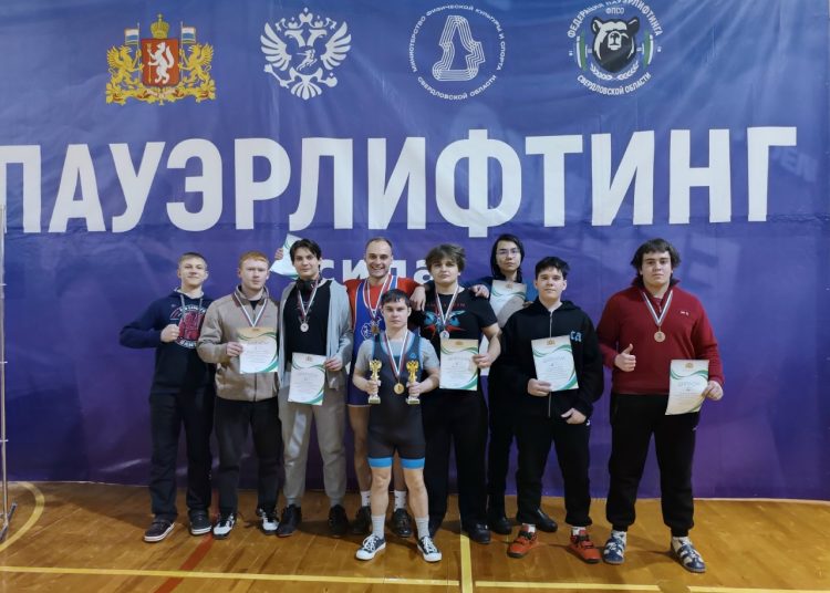 Миасские пауэрлифтеры привезли медали с чемпионата и первенства УрФО