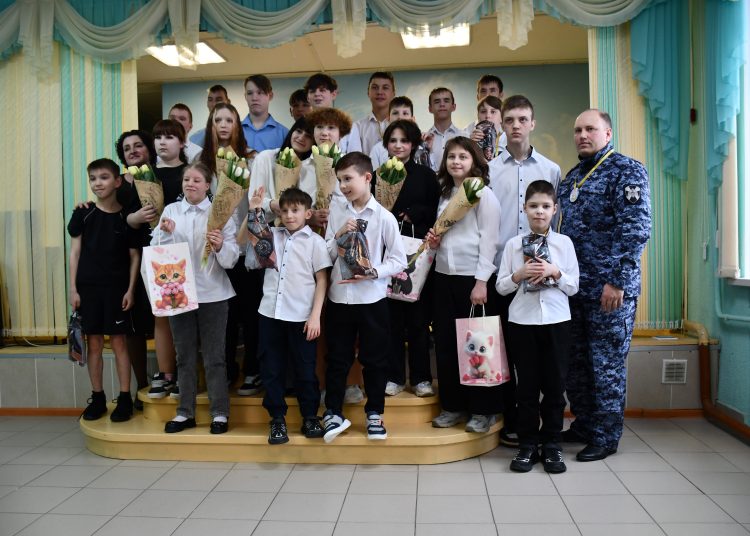 Росгвардейцы подготовили музыкальный подарок воспитанникам Центра помощи детям «Алые паруса»