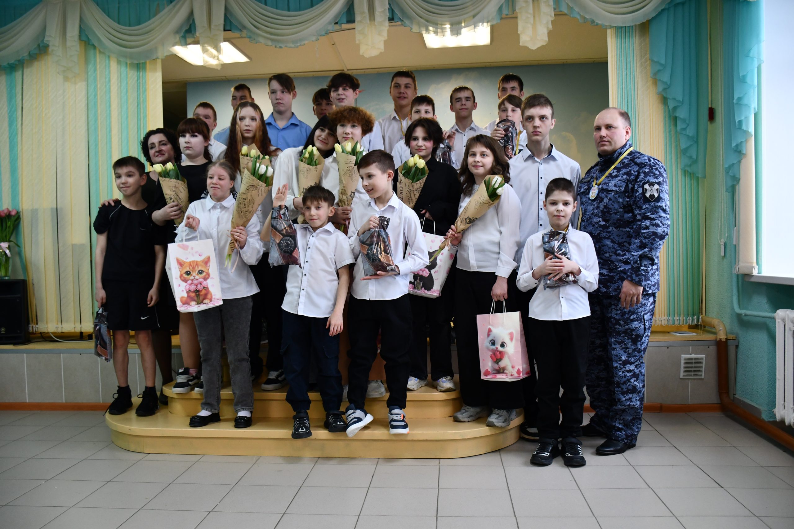 Росгвардейцы подготовили музыкальный подарок воспитанникам Центра помощи детям «Алые паруса»