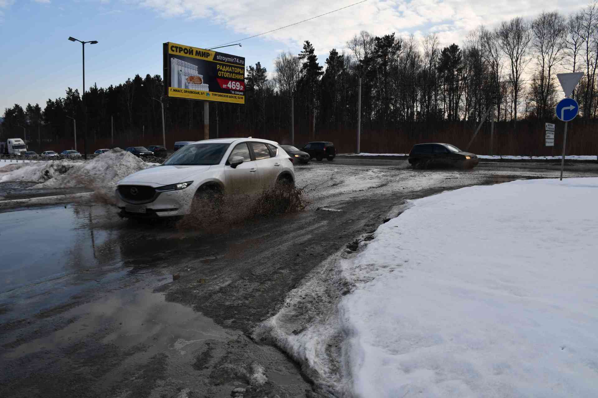 Хочешь домой — купи лопату! Миасцы не теряются в условиях дорожного апокалипсиса