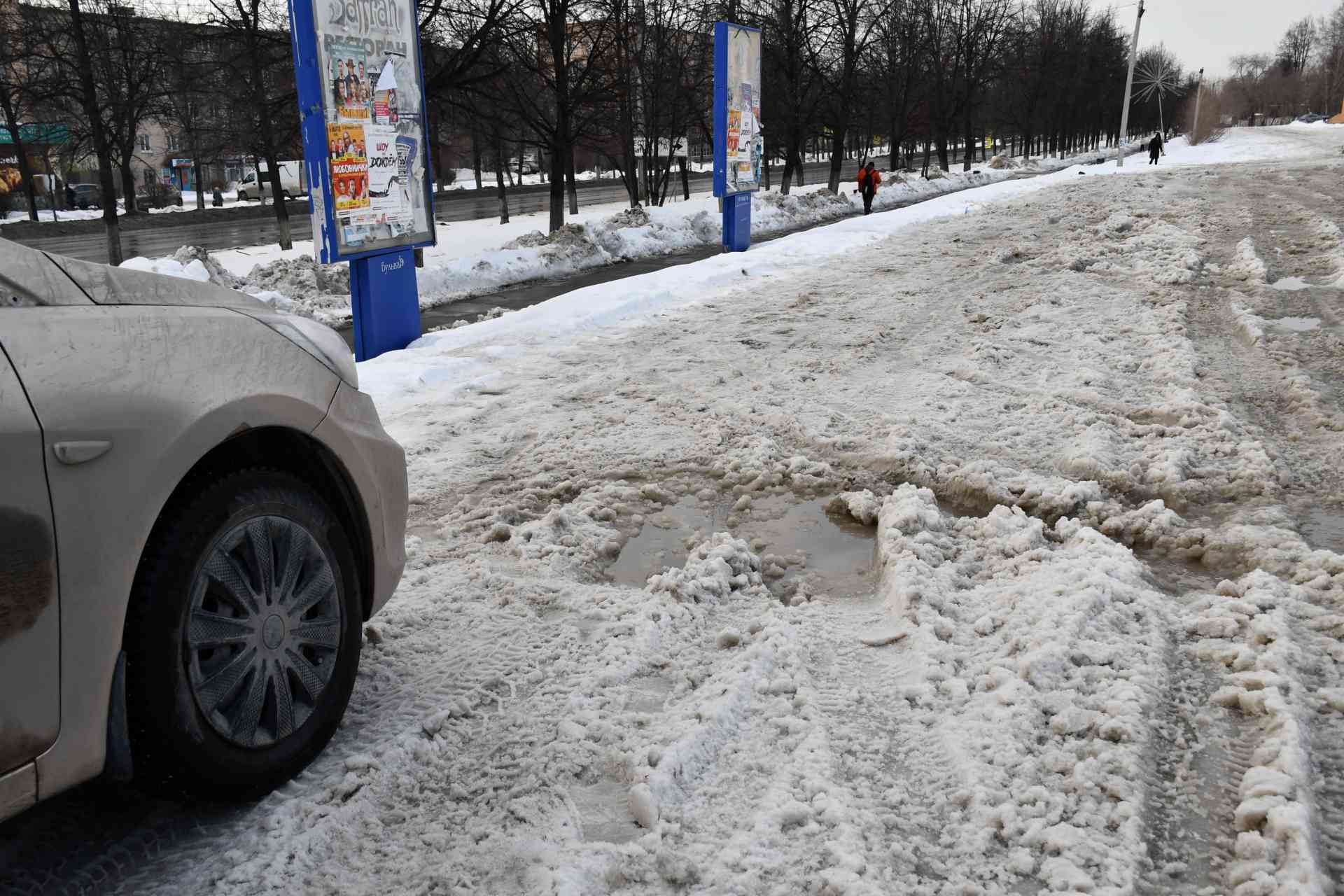 Хочешь домой — купи лопату! Миасцы не теряются в условиях дорожного апокалипсиса