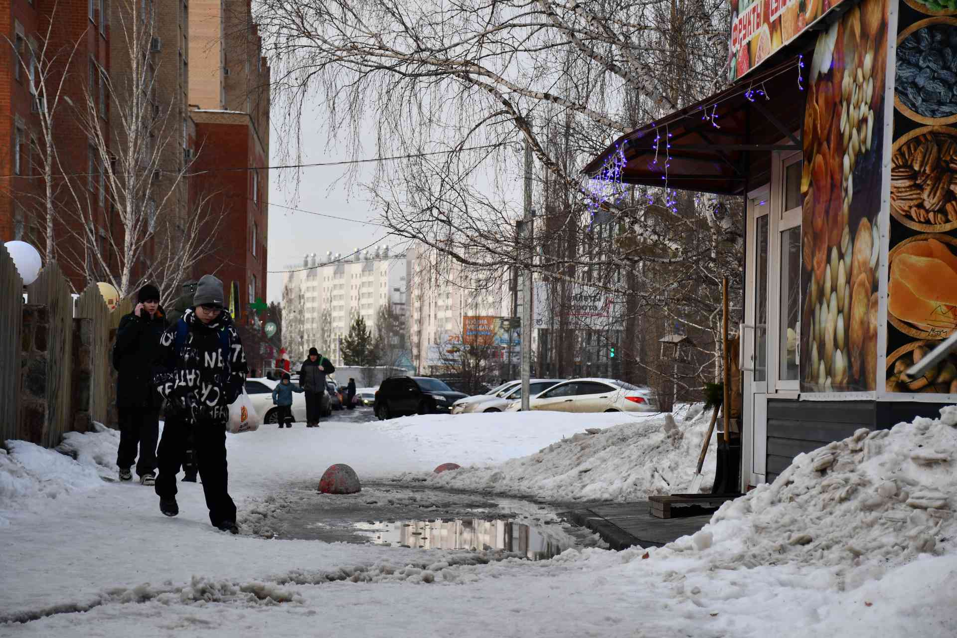 Хочешь домой — купи лопату! Миасцы не теряются в условиях дорожного апокалипсиса